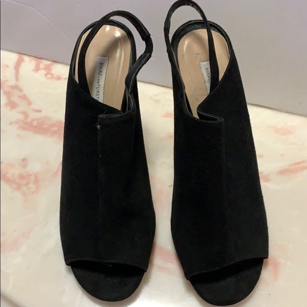 DIANNE VON FURSTENBERG‎ SUEDE 5in HEELS SAN…